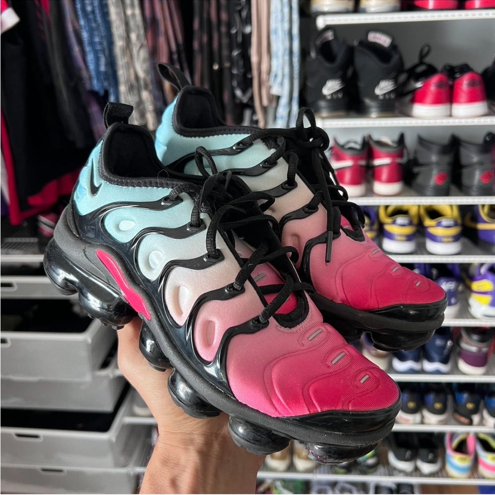 Nike Women's Pink and Blue Gradient Sneakers Vapormax Plus rocket pop